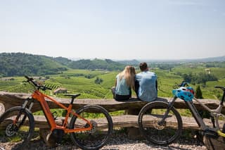 Valdobbiadene e-bike tour amongst vineyards UNESCO Prosecco Hills