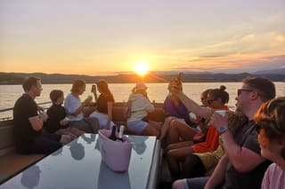 Desenzano Sunset walking and boat ride tour with a drink omboard!