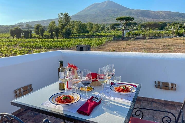 Private tour to Pompeii and winery — photo 1 of 9