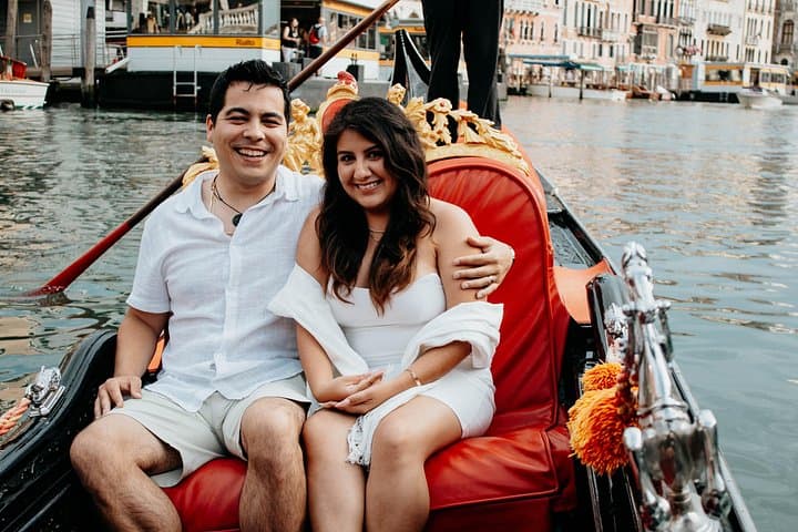 Private Photoshoot Experience in Venice — photo 1 of 8