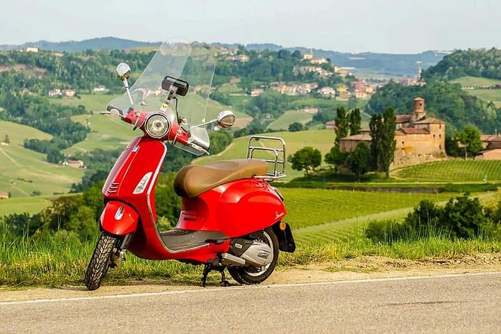 Private Vespa Tour "Among the hills of Barolo and Barbaresco" — photo 1 of 11