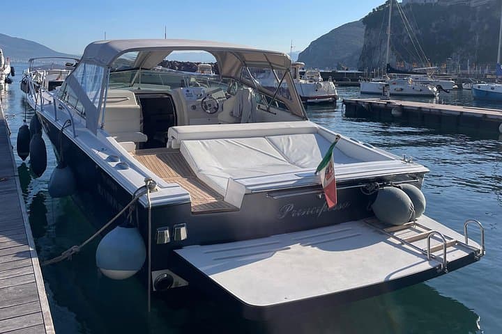 Private Guided Day Boat Trip from Sorrento to Capri — photo 1 of 7