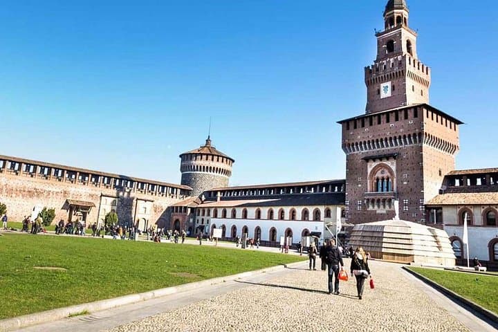 Guided Tour in Sforza Castle and Michelangelo's Masterpiece. — photo 1 of 14