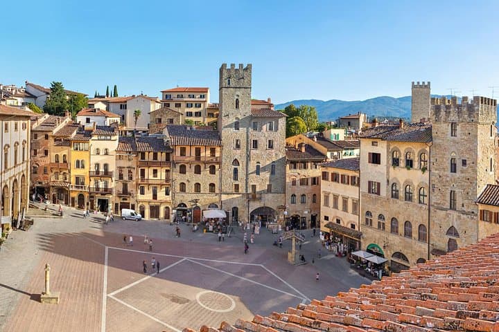 Kid-Friendly Arezzo Private Guided Tour for Families — photo 1 of 4