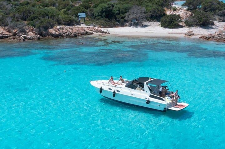 Palau or La Maddalena: motorboat tour in the Archipelago — photo 1 of 8