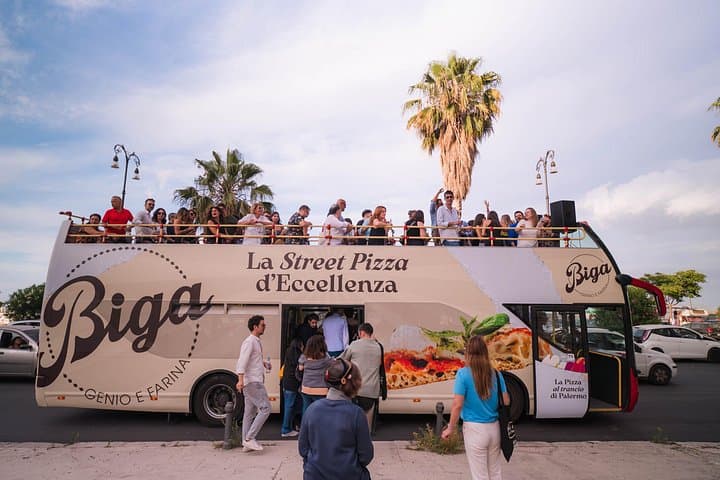 Aperitif on a bus tour around the city of Palermo — photo 1 of 11