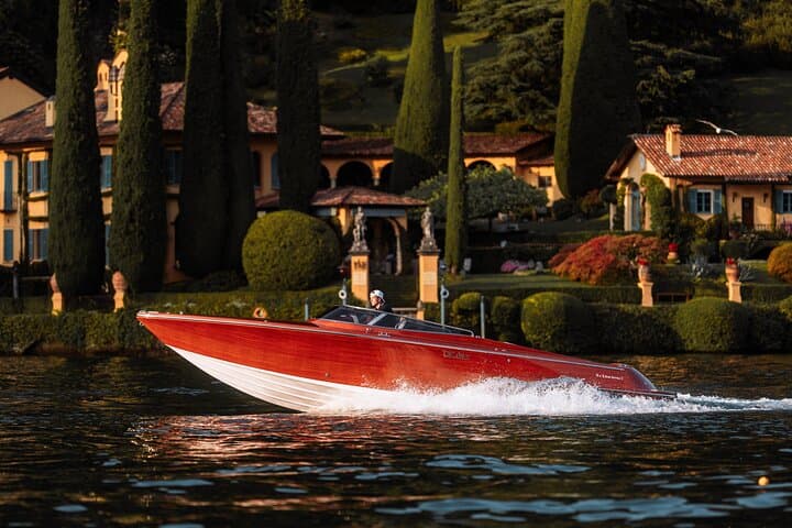Private wooden boat tour on Lake Como — photo 1 of 13