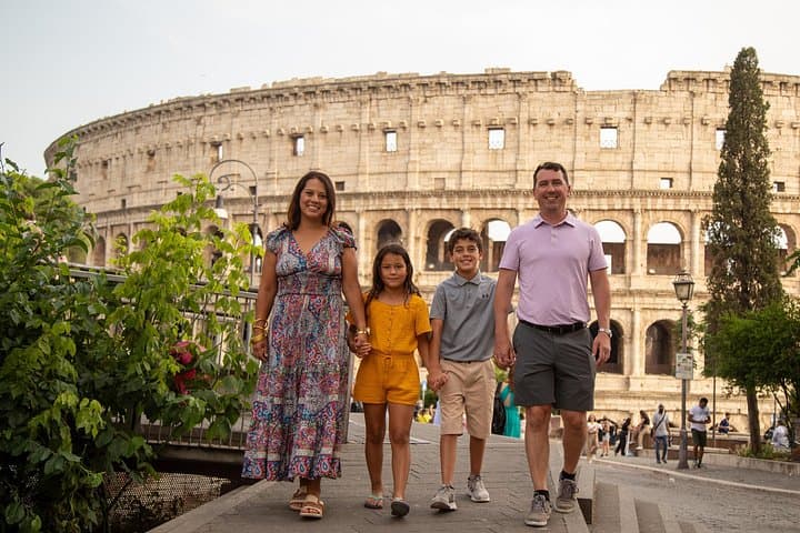 Private Family and Couple Photoshoot Experience in Rome — photo 1 of 13