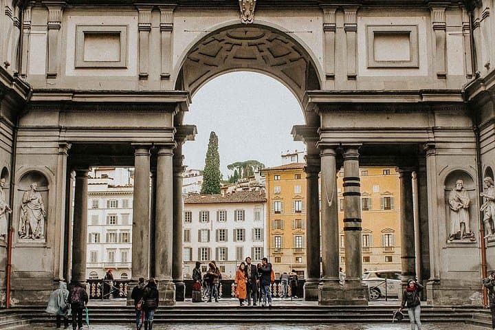 Uffizi Gallery Tour Discovering Renaissance Masterpieces + Ebook — photo 1 of 27