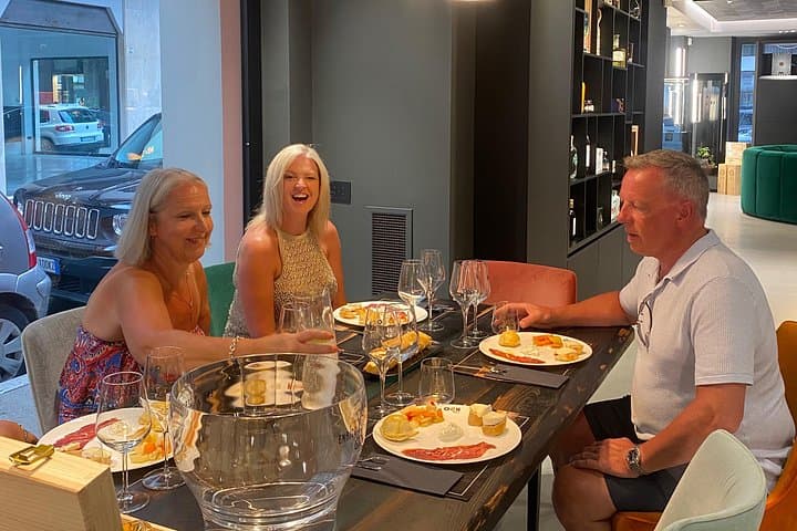 Luxury Wine & Champagne Experiences — photo 1 of 20