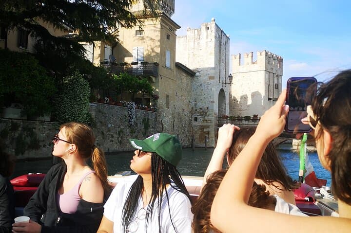 Sirmione away from the Crowds Boat Cruise Guided Walk and a Drink — photo 1 of 26