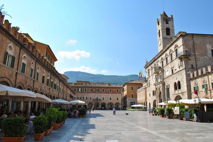 Kid-Friendly Ascoli Highlights Private Guided Tour for Families — photo 1 of 6