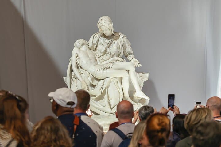Rome: St. Peter’s Basilica, La Pietà & Papal Tombs Guided Tour — photo 1 of 40