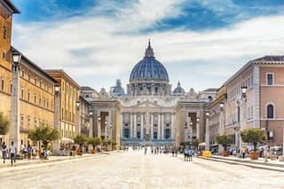 St. Peter Basilica Guided Tour with Italian Lunch