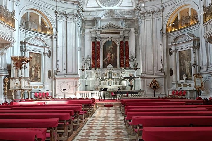 Classical Concert around Vivaldi Church in Venice — photo 1 of 6