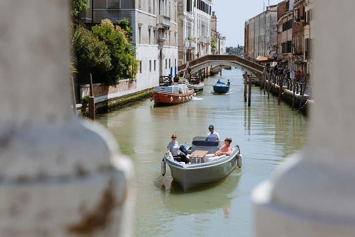 Venice: Secret Canals on Electric Boat — photo 1 of 7