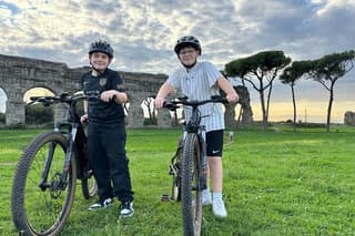 Private E-bike tour of Appian way&aqueduct(Catacombs,food option)
