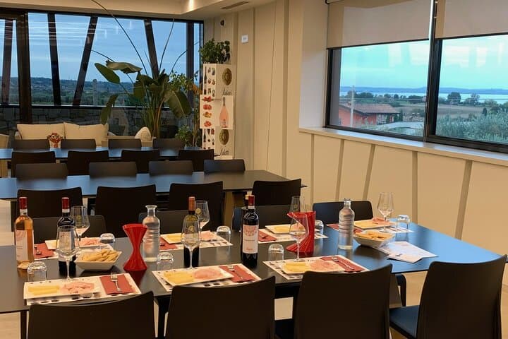 Tasting in the panoramic lounge with lake view — photo 1 of 8