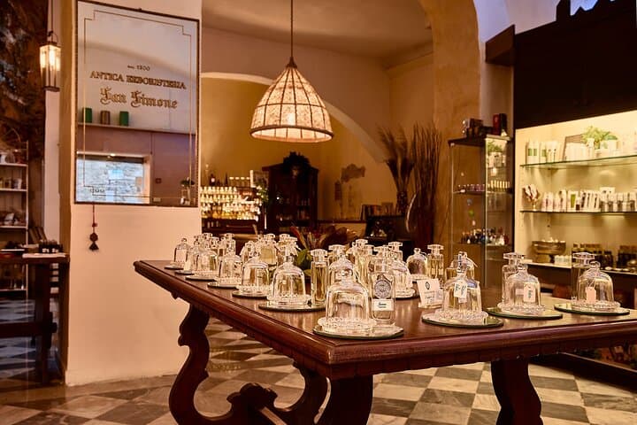 Perfume Masterclass in Florence: Make your Own Personal Fragrance — photo 1 of 29