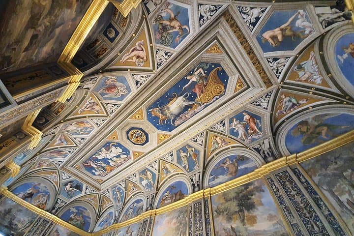 Villa Farnesina and Raphael's Works Private Guided Tour by Maria — photo 1 of 6