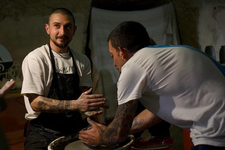 Modelling your clay dreams, Potter's wheel workshop in Grottaglie — photo 1 of 11
