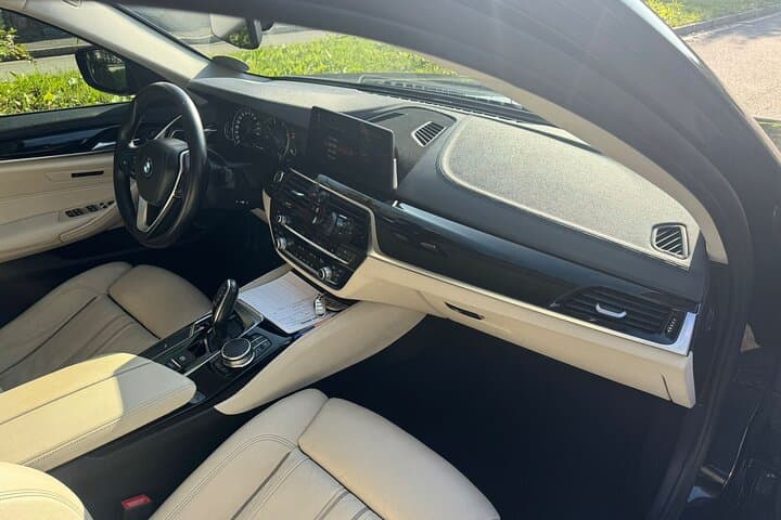 Luxury Private Day Transfer from Milan to Linate Airport — photo 1 of 40