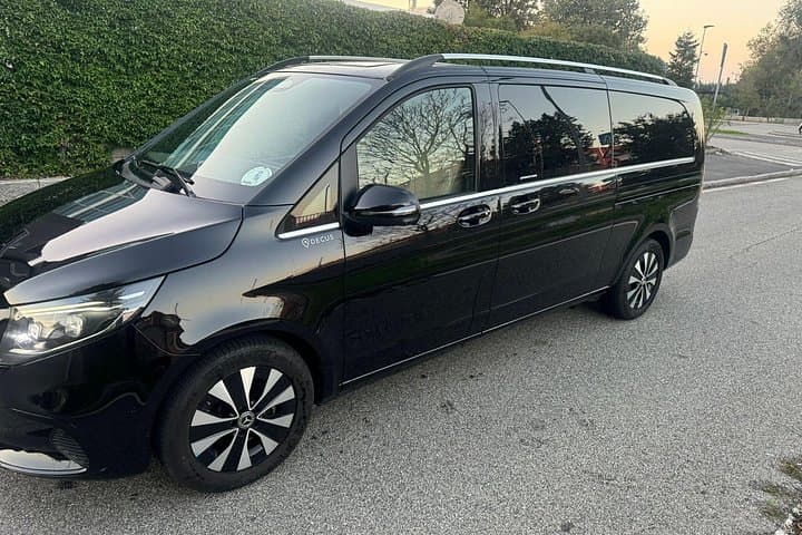 Luxury Private Night Transfer Linate Airport from/to Milan — photo 1 of 30