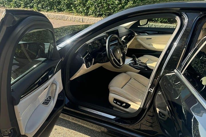 Luxury Private day Transfer from Malpensa Airport to Milan center — photo 1 of 40