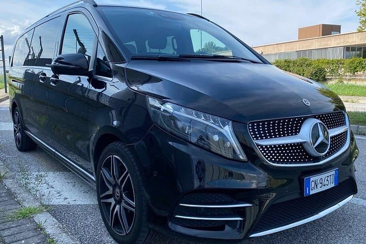 Private Limo Transfer from VCE Venice Airport to Cortina d'Ampezzo Max6Pax — photo 1 of 7