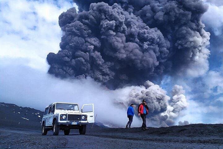 Etna excursion 3000 meters with 4x4 cable car — photo 1 of 11