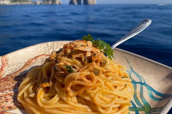 Private cooking School on Board with Lunch and Swimming in Capri — photo 1 of 13