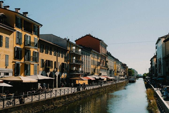Charming Canals: Professional Photoshoot at I Navigli — photo 1 of 4