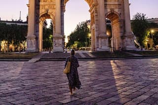 Timeless Elegance Professional Photoshoot at Arco della Pace