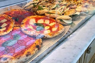 Naples: guided food tour in Spaccanapoli with tasting