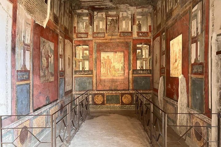 Pompeii: Walking Tour with Archaeologist and Skip-the-Line Ticket — photo 1 of 11