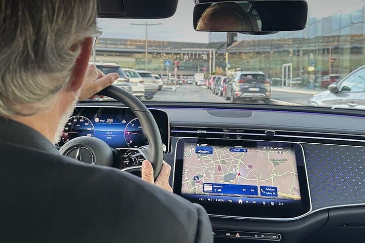 Private Luxury Transfer to the Famous Points of Rome center — photo 1 of 34