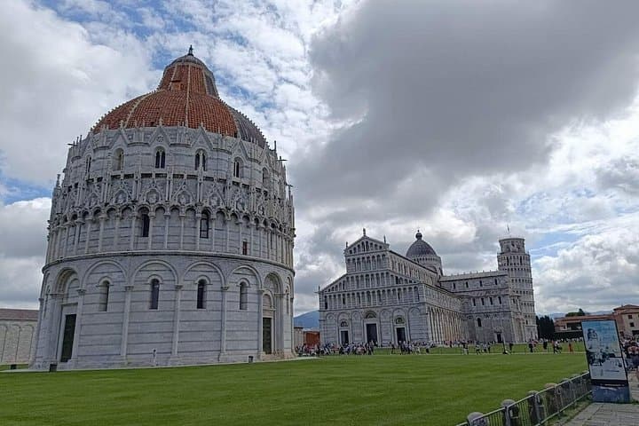 Pisa & Lucca Private Tour with wine-tasting from La Spezia Port — photo 1 of 39