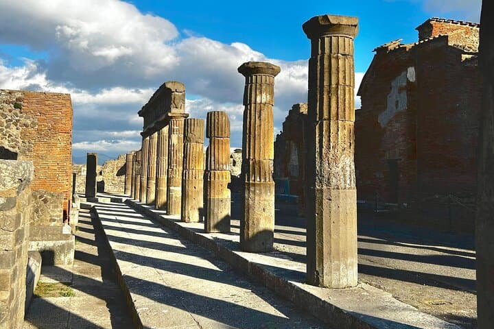 Pompeii 2h Small-Group Tour with Expert Archaeologist — photo 1 of 6