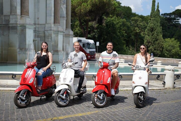 Vespa Tour in Rome with Pick up and Drop off — photo 1 of 18