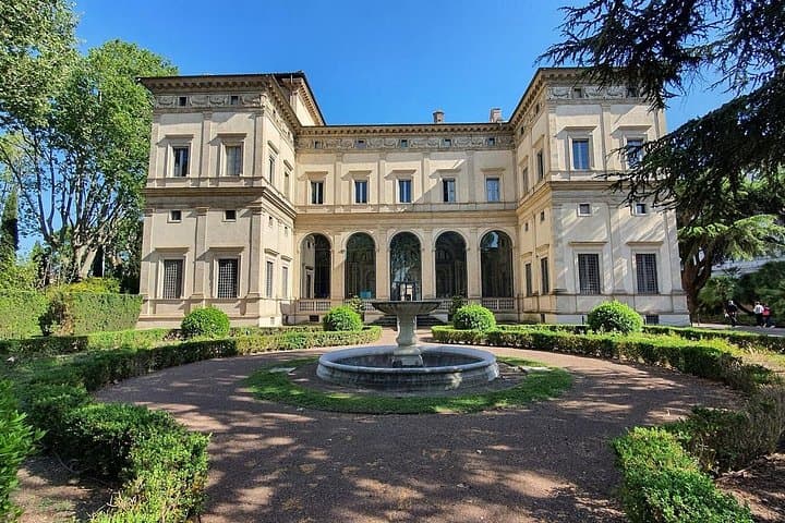 Villa Farnesina Raphael Paintings & Trastevere Guided Tour — photo 1 of 4