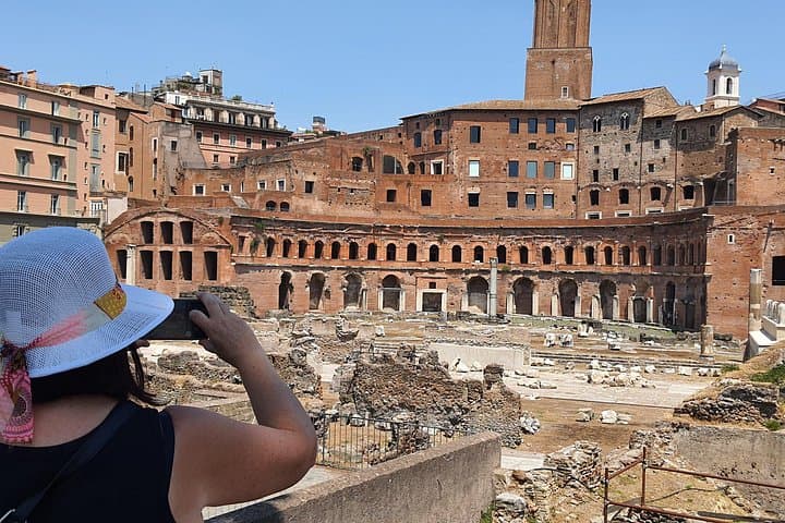 Trajan's Markets Column and Leaning Tower Private Guided Tour — photo 1 of 5