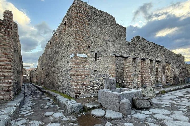 Private Transfer to Sorrento from Naples with Stop 2H in Pompeii — photo 1 of 10