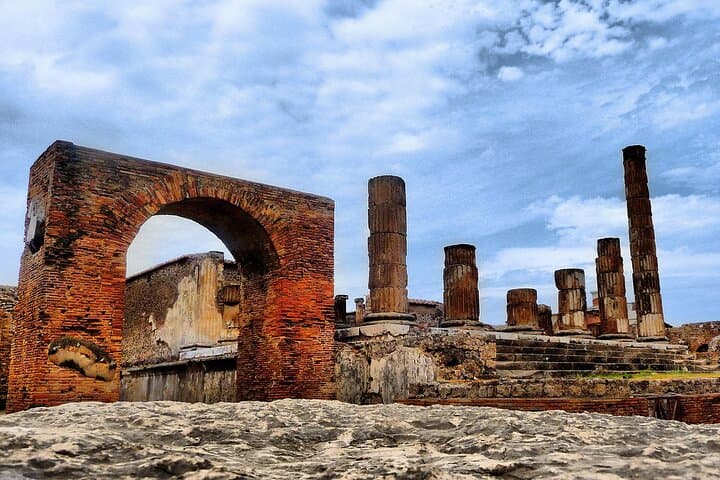 Rome Airport to Pompeii Tour with drop off Sorrento and Positano — photo 1 of 6