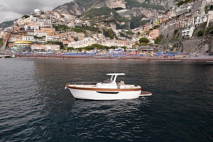 Capri : Semi-Private Boat Tour and City Landing — photo 1 of 7