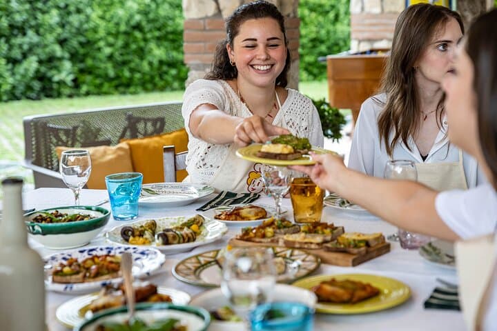 Tuscan Lunch & Winery Tour with Tasting in San Gimignano — photo 1 of 17