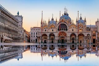 St. Mark’s Basilica & Doge’s Palace Guided Tour with Gondola Ride