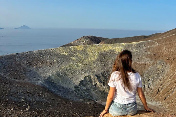 Trekking to discover the Great Crater of Vulcano — photo 1 of 9