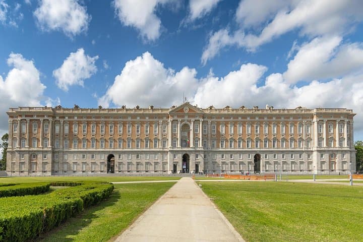 Private Tour Royal Palace Of Caserta Pizza and Clothing Purchases — photo 1 of 7