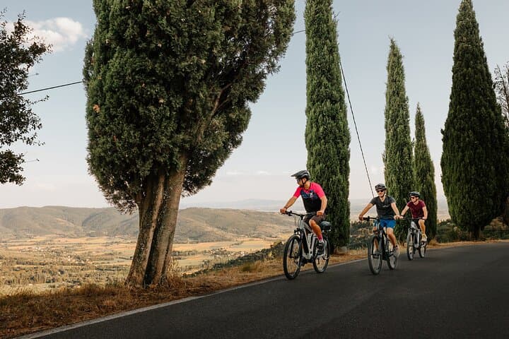Cortona - Easy guided eBike tour around the Etruscan City. — photo 1 of 16