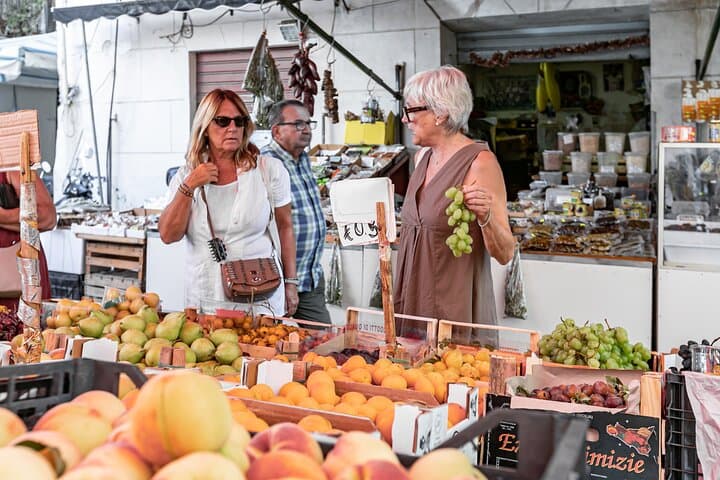 Small-group Street food tour near Villa d'Este — photo 1 of 16